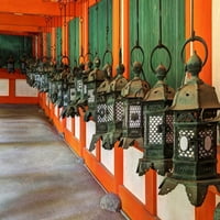 Japan, lampioni Nara u hramu Kasuga Taisha Dennis Flaerti